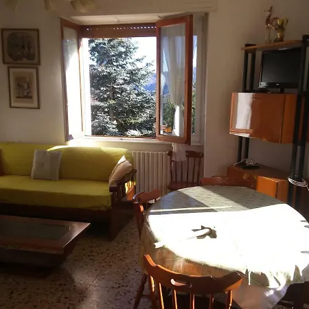 Rizzi House شقة Caglio